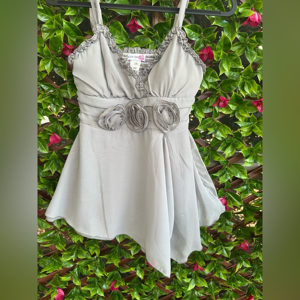 Gray Ruffled Flowy Top - Picture 4 of 10